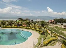 Lake house 3 bedroom Pool and hotub
