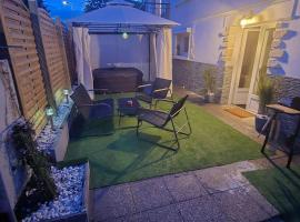 Spa Privatif en Pleine Nature &agrave; 1h de Paris, hotel com banheiras de hidromassagem em Saclas