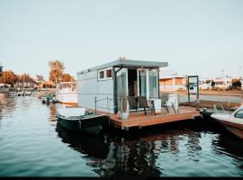 Hausboot Urlaub in Ostfriesland auf der Waterhome 1, Hotel in Großefehn 