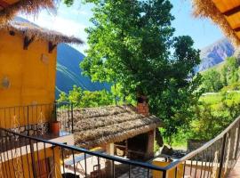 POSADITA LOS ALAMOS estamos en San Isidro a 8km pasando Iruya se hace caminando lea atentamente la descripción turismo aventura, country house in Iruya