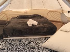 Umarin Glamping 5m Tent 1, hotel u gradu Ban Huai Sok Noi