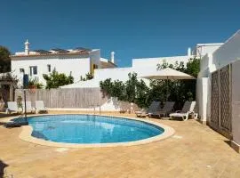 Vivenda Josil - private pool 1km to beach & centre
