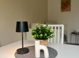 Modernes Apartment Westerwaldsteig mit Balkon und Klima, hotel a Brandscheid