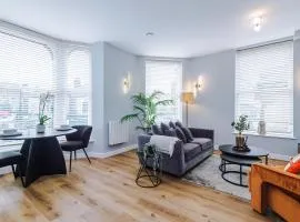 Harrogate House Apt 1 - Cheltenham Parade View