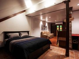 The Artist - Fong Lee CC Lampang Walking Street, cheap hotel in Lampang