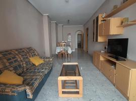 Nice apartment on the beach and city centre, hotel u gradu Torevjeha
