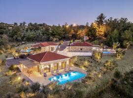 NOMAS VILLAS With Private Pool, vila v destinaci Potos