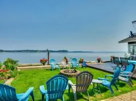 Relaxing Waterfront Escape about 11 Mi to Olympia