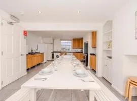 Perfect Seaside Getaway I Central Big Town House Next To Brighton Beach I First Choice For Big Group & Family Stay