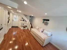 Downtown Toronto House Central 2BED 2BATH Subway Free Parking