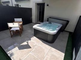 La suite secrète et son spa abrité, hotel a Nancy