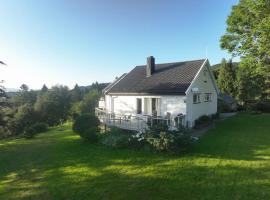Et helt hus i fredelige omgivelser med utsikt! ca 10 min fra Trondheim sentrum, hotel que acepta mascotas en Trondheim