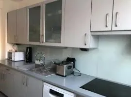 Chambre privée dans une grande maison