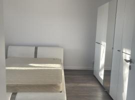 Casa 3 camere, NU MAI ESTE DISPONIBILA, NO AVAILABLE, casa de campo em Uisenteş