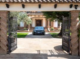 Andalusische Luxus-Finca Villa La Almunia Garden Ronda, hotel i Arriate
