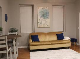 Comfy Downtown Condo, hotel a Omaha