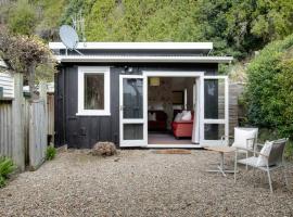 Tiny Home Big Vibes in Central Napier, domek nebo chatka v destinaci Napier