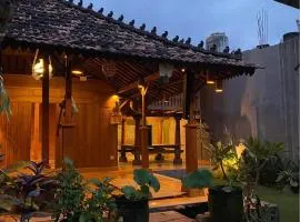 Joglo Breeze Guesthouse and Villa