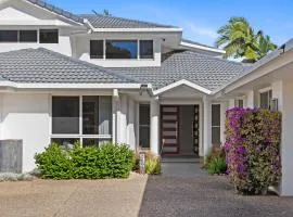 Westlake Getaway - Relaxing Pool & Golf Links
