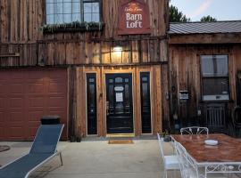 Rustic Rooms Barn Loft (Upstairs Studio Apartment) Near Kings Canyon & Sequoia National Parks
