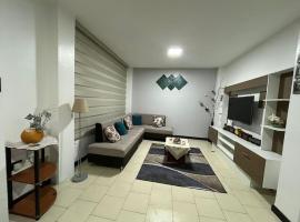 Apartamento Colinas del Pucará, hotel v destinaci Loja