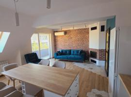 Urban Retreat - Sliven City Center, hotel com estacionamento em Sliven