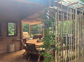 Chalet en bois avec sauna, hôtel à Sarrebourg