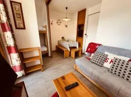 Studio cosy 4 pers avec balcon, proche pistes et centre. Animaux admis. - FR-1-757-129