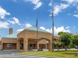 Comfort Suites Inn at Ridgewood Farm