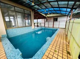 PP with rooftop pool and bathtub