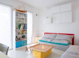 À 2 pas de plage et commerces, jardin & parking, hotel i Les Sables-d'Olonne