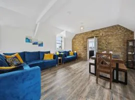 Host & Stay - The Staffordshire Knot