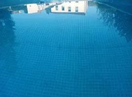 le logis gourmand à payroux chambres à 59 euros chacune avec piscine 10x5 et pdj compris fermé sur ce site merci de me contacter directement pour réservation au 06 87 cinquante huit quatre vingt quinze zéro un