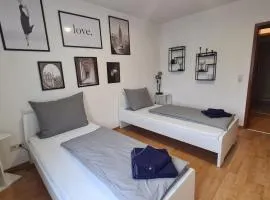 bookandstay24 Obertshausen 3 Zimmerferienwohnung mit Balkon, Küche und Parkplatz