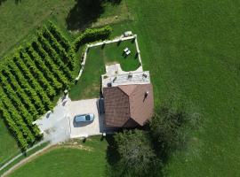 Zerko Holiday Home - Vineyard Chalet With Sauna and Jacuzzi FREE, hotel di Mirna