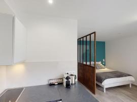 Appart 3 pers piscine parking coeur de ville, отель с бассейном в Гренобле