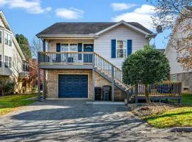 Izzys Getaway A Cozy Retreat in Pigeon Forge with hot tub game room and river access
