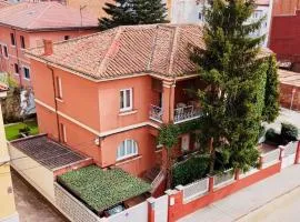 Casa Palomera - Casa completa con jardín, gimnasio y garaje privados