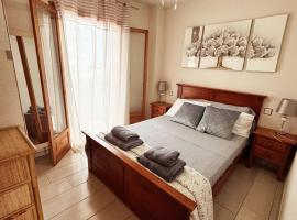 APARTAMENTOS ROSI - 5-10 Minute Walk To La Zenia Beach, Beach Bar, Cliff Walk, Shops, Paddys Point, Cabo Roig - Free fast Fibre Optic Broadband, hotel a Playas de Orihuela