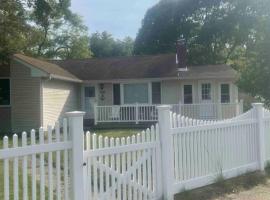 Three Bedroom House - Cape May short walk to the Bay, hotel poblíž Cape May Airport - WWD, 