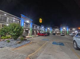 Super 8 by Wyndham McAllen-Downtown-Airport-LA Plaza Mall, hotel v destinaci McAllen