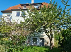 Ferienwohnung 2 mit 3 Schlafzimmer und Garten, hotel di Crailsheim