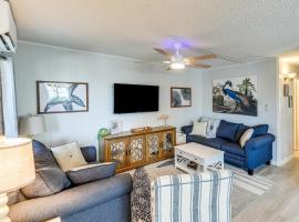 1 Mi to Jolly Roger! Poolside Family Retreat, hotel i Ocean City