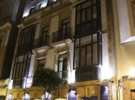 Apartamentos Capua, hotell i Gijón