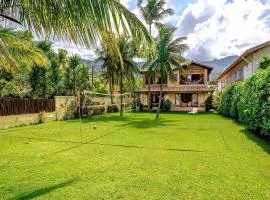 Belíssima casa pé na areia com jacuzzi