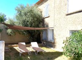 Soleil d’ocre - Bastide à Roussillon, hotel a Roussillon