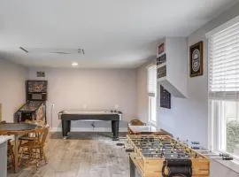 3 Mi to Cedar Point Sunny Sandusky Home with Yard