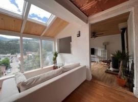 3 Bedroom - Awesome Views, Light, Deck, hotel a Idaho Springs