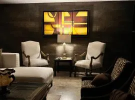 The Black Tree Hotel Colonial