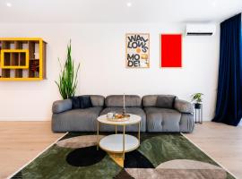 Roots One - Lakeview Escape with Balcony & Parking, hotel in Boekarest